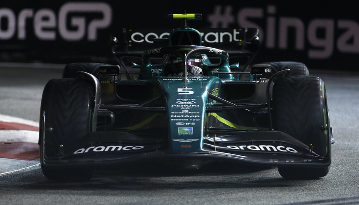 シンガポールGPで最多5勝を飾っているセバスチャン・ベッテル（写真）。いまのところ彼の最後の勝利も、2019年のマリーナベイで記録されたものである。引退までの最後の6レース、得意のコースで13番手スタートから8位でゴールし、アストンマーティンにポイントを献上。僚友ランス・ストロールも11位から6位フィニッシュと2台そろって入賞を果たすことができた。（Photo=Aston Martin）