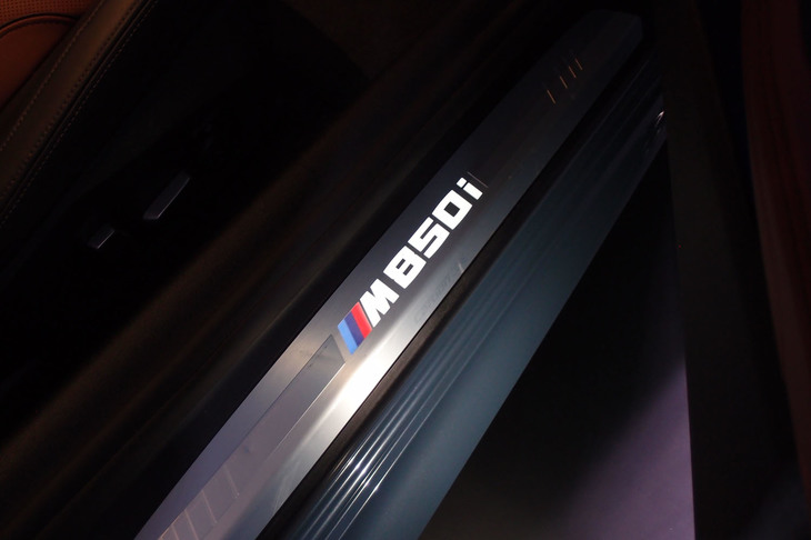BMW M850i xDrive（サイドシル）