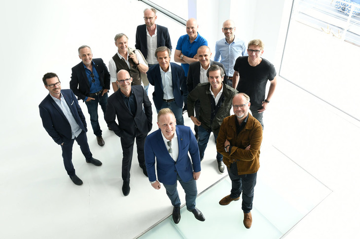 「Shaping the future（シェイピング・ザ・フューチャー）」と名付けられたイベントには、全13ブランドのチーフデザイナーが集結。そのトップが2004年からポルシェのチーフを務めるミハエル・マウアー氏だ。