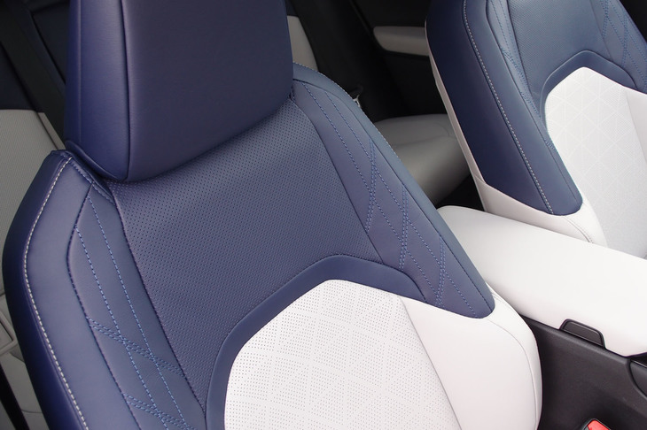 レクサスUX250h“バージョンL”（フロントシート）