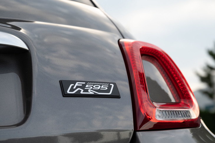 車名の“F”は、イタリアのF4選手権にあやかったもの。同シリーズのマシンには、「F595」と同じ最高出力165PSのアバルト製1.4リッターターボエンジンが供給されているのだ。