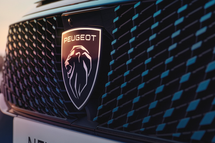 渕野「……じっと見ていると、ちょっとゾワゾワしますね」　
	ほった「まぁ、ルノーの新しい『クリオ』や『フィランテ』よりは、だいぶマシですけど」