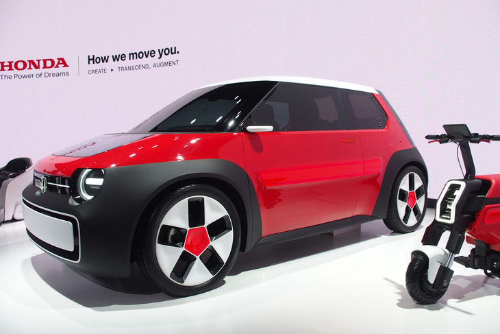 「SUSTAINA-C Concept（サステナ・シー コンセプト）」（写真左）と「Pocket Concept（ポケット コンセプト）」（写真右）。