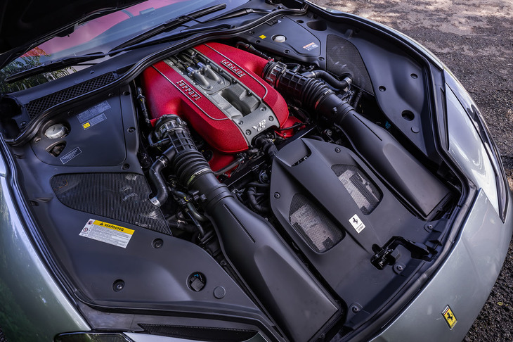 フロントにミドシップされる6.5リッターV12自然吸気エンジンは、「ティーポF140GA」と呼ばれるもの。最高出力800PS/8500rpm、最大トルク718N・m/7000rpmを発生。