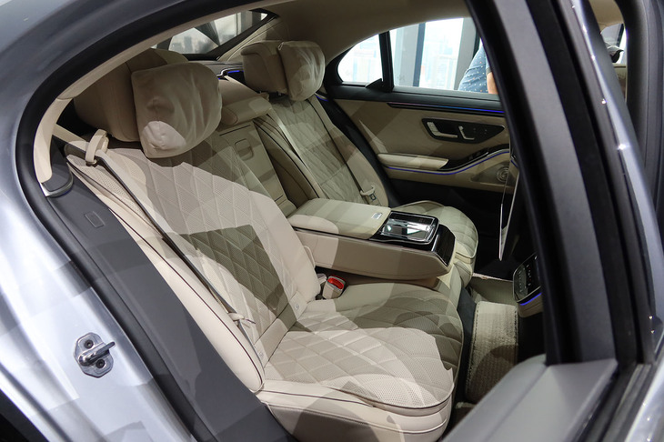 メルセデス・ベンツS450d 4MATIC（リアシート）