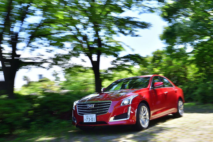 新しい「CTS」は2017年5月18日に発表された（発売は5月20日）。外装ではフロントグリルのデザインが変更され、横方向のバーが従来の3本から4本になった。