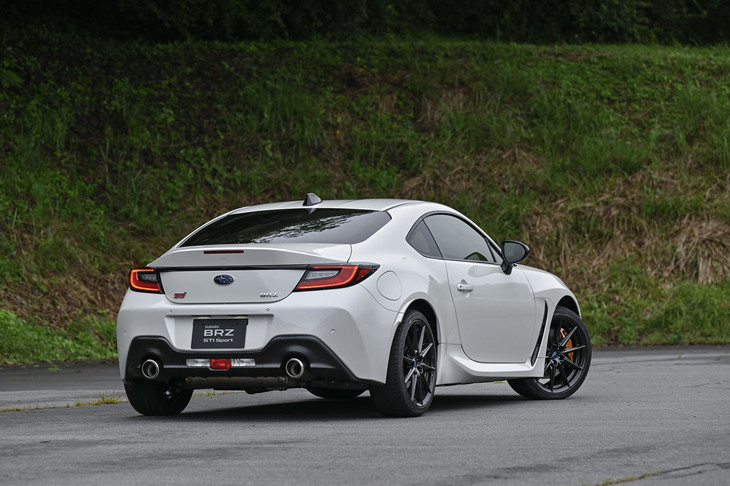 スバルBRZ STI Sport（リアビュー）