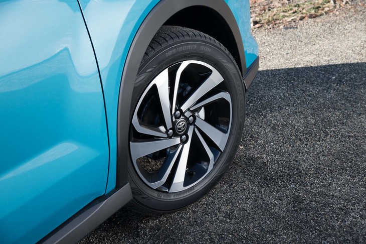 テスト車は最上級グレード「Z」のFF車。専用デザインの17インチタイヤ＆ホイールが標準装備となる（他グレードは16インチが標準）。