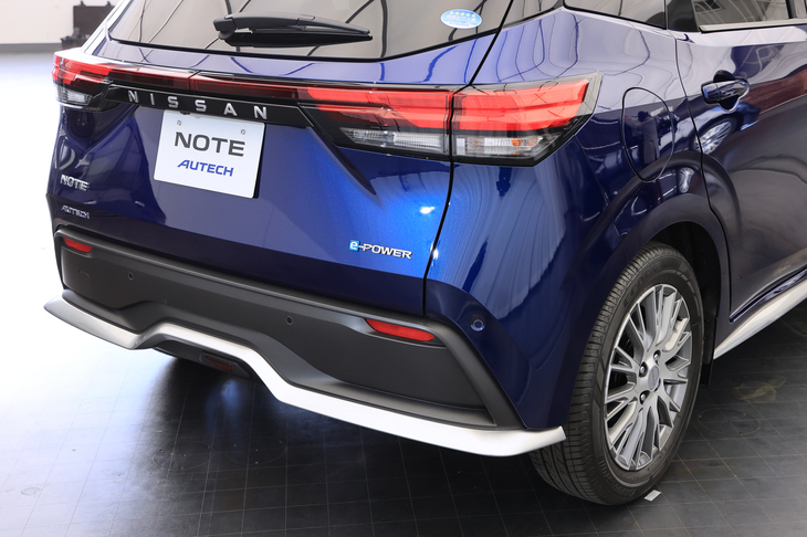 日産キックスAUTECH（リアバンパーガーニッシュ）