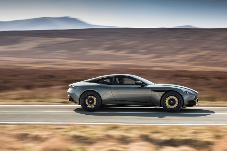 アストンマーティンDB11 AMR