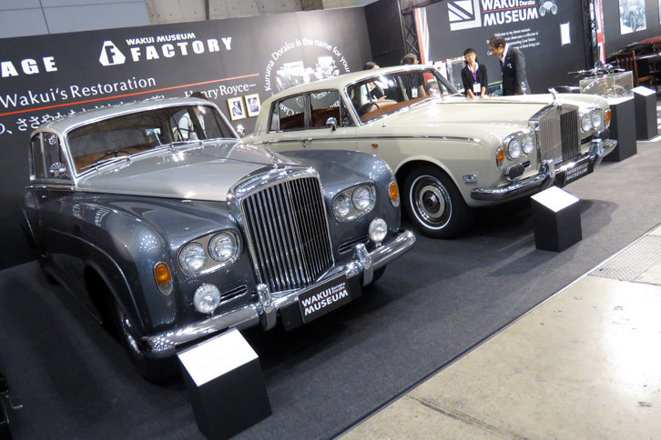 「ベントレーS3サルーン」（1964年）と「ロールス・ロイス・シルバーシャドウ」（1971年）。
