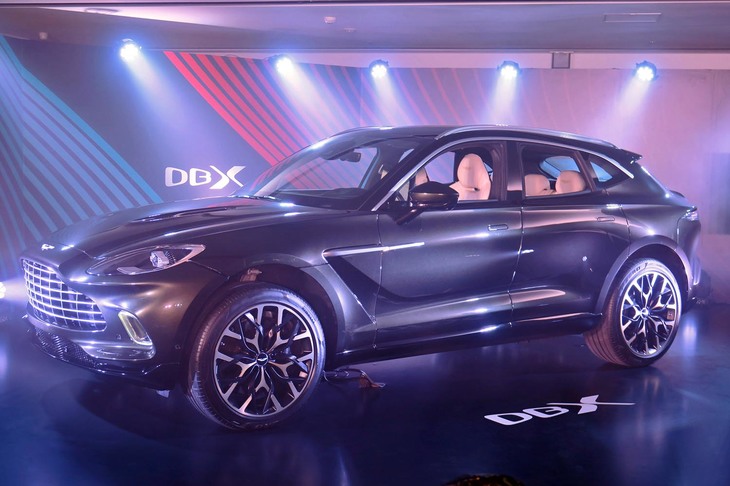 「DBX」は、アストンマーティンの歴史の中で初となるSUV。日本仕様車は2299万5000円のプライスタグを付ける。