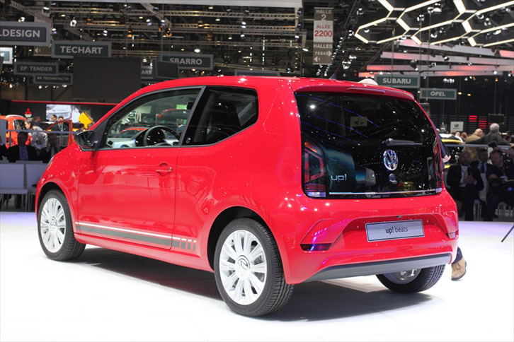 「フォルクスワーゲンup! beats」のリアビュー。