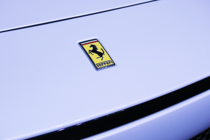 フェラーリ・プロサングエ（エンブレム）