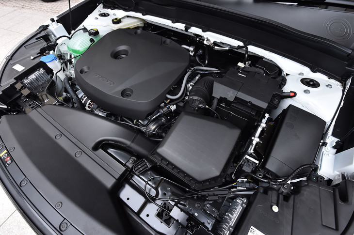 「T5」と名付けられた2リッター直4ターボエンジン。最高出力252ps、最大トルク350Nmを発生する。