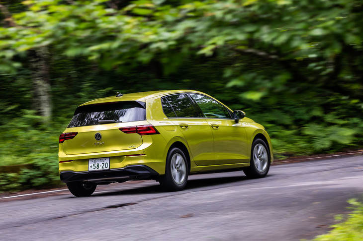 ボディーデザインの変更により、空気抵抗係数は先代の0.3から0.275に低減。進化したエアロダイナミクスは、さらなる低燃費化と風切り音の低減による快適性の向上に貢献しているという。