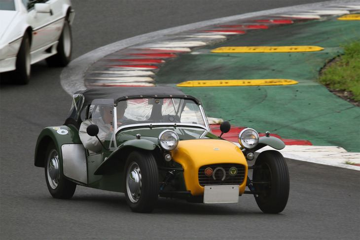 「ロータスヒストリックミュージアム」の展示車両である「ロータス・セブン」。余談だが、ケーターハムとスズキのコラボで生まれた「セブン160」は、この“初期型セブン”に乗り味が近いとされている。