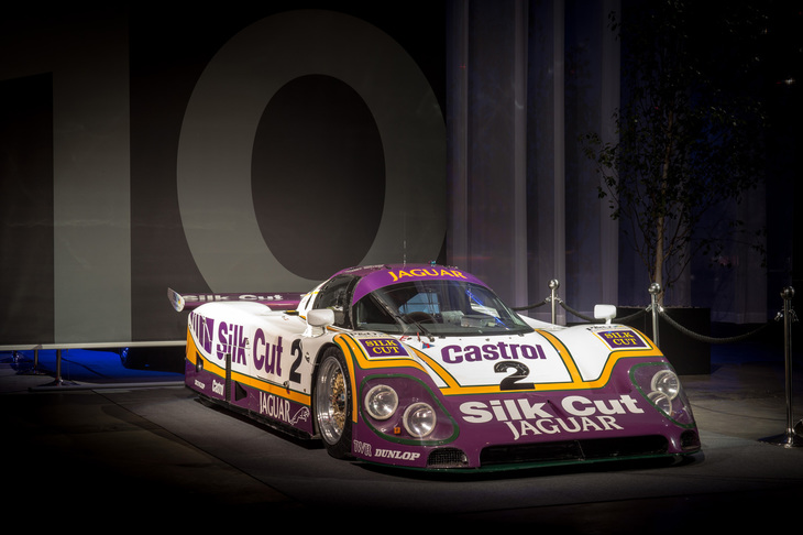 ジャガーは1980年代の中ごろから世界各国の耐久レースに参戦。88年にはレーシングプロトタイプの「XJR-9LM」で再びルマンを制している。