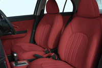 「ミツオカ・ビュート」のシート。レザーカラーは3色から選べるようになった。