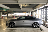 5年・5万km走ったエリート特急こと先代「BMW 320d」に比べて、大幅に進化したADASが自慢の「プジョー508 GT BlueHDi」。ちょいワル特急として各所に出撃（お披露目）して大戦果を挙げた。