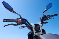 BMWが新型電動二輪モデル「CE 02」を発表　新しいスタイルの都市型電動モビリティーの画像