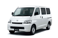 新型「フリード」のエクステリアデザインは、あまりにも“素”すぎてトヨタのワンボックスカー「タウンエース」（写真）みたいに見えた。