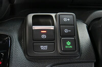 今回の改良では、オートブレーキホールド付き電子制御パーキングブレーキを全車に標準装備。これにより、ACCも全車速対応型となった。