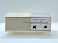 「ナショナル-パナソニックRKF220モデルR-8 6石トランジスタラジオ」。ジャンク品で45ユーロ（約7000円）。