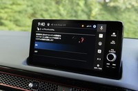 レブマッチシステムのオンオフもセンターディスプレイで操作する。