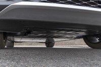 車両の下部は極めてフラットに処理されている。バッテリーの温度は冷却水回路によって制御され、いつでも約25度の理想的な温度範囲を維持。急速充電時間の短縮やバッテリー寿命の延長に効果があるという。