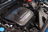
	「M135i xDrive」は最高出力306PS、最大トルク450N・mの2リッター直4ターボを搭載。8段ATが組み合わされる。
	