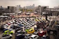 「ABARTH DAYS 2019」でのひとこま。おびただしい数のアバルトが会場に並んだ。