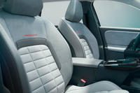 新型「C5エアクロス」のフロントシート。進化した「アドバンストコンフォートシート」が採用される。