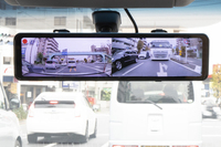 画面の明るさ調整のほか、カメラの角度調整や2画面への表示切り替えなどがタッチ操作でできる。