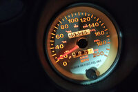 祝！ 5万5555マイル達成。とっさにクレードルから電話を引っこ抜いて撮影したので、手振れ・ピンぼけはご容赦を。