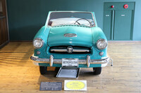 トヨタ博物館が収蔵する「ナッシュ・メトロポリタン コンバーチブル」（1954年）。女性の社会進出を受けてナッシュが世に問うたコンパクトカーで、一時は高い人気を博した。