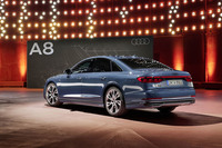 「アウディA8」のフェイスリフトモデル登場　ライトグラフィックを刷新の画像
