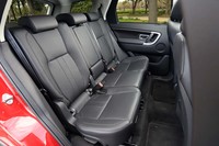 シートは前後席ともに傷も汚れもなく、美しい状態に保たれていた。