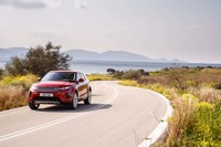 サスペンション形式はフロントがマクファーソンストラット、リアがマルチリンクという組み合わせ。先代モデルよりも乗り心地が明確に良くなっていた。