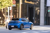 「e-208」の高速可能距離は、欧州のWLTPモードで340km、国内のJC08モードで403km/hと公表される。