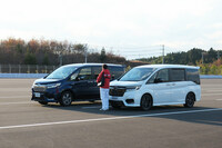 通信の技術を活用すれば、写真のように死角に隠れた歩行者の存在も検知可能に。ただし、通信網の構築や巨大なサーバーの運営など、ホンダ単体では解決できない問題も多く、実現には“仲間づくり”が重要となる。