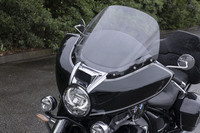 こちらは大型のウインドスクリーンを備えた「R18トランスコンチネンタル」のフェアリング。2つのLED補助ランプも同車の特徴だ。