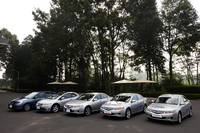 むかって左から、いすゞ製ディーゼルを搭載した先代シビック。i-CTDiを使う現行の英国シビック。アコードのテスト車。新型i-DTECで欧州のEURO5に対応、そして同じく北米のTireII Bin5をパスできるアコード。i-DTECを採用した市販モデルは、次期アコードになる。