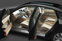 
	写真は、2003年の東京モーターショーに出品された「フウガ」。
	 