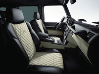 「G63エディション463」の内装。色は「ポーセレン／ブラック」。