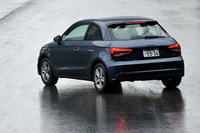 マイナーチェンジによって1リッター3気筒モデルが追加された「アウディA1」。日本では2015年5月に発表され、6月に発売された。
    