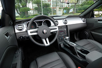 フォード・マスタングV8 GTコンバーチブル プレミアム（FR/5AT）／クーペ プレミアム（FR/5AT）【試乗速報】の画像