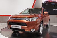 三菱は、新型「アウトランダー」をアジア初公開した。