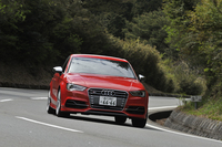 「S3」専用チューンが施されたスポーツサスペンションを標準装備。テスト車にはさらにオプションの「アウディマグネティックライド」が装着されていた。