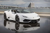 ボディーのスリーサイズは4459×1924×1180mm。「ガヤルド スパイダー」と比較して、ねじり剛性は40％強化されている。